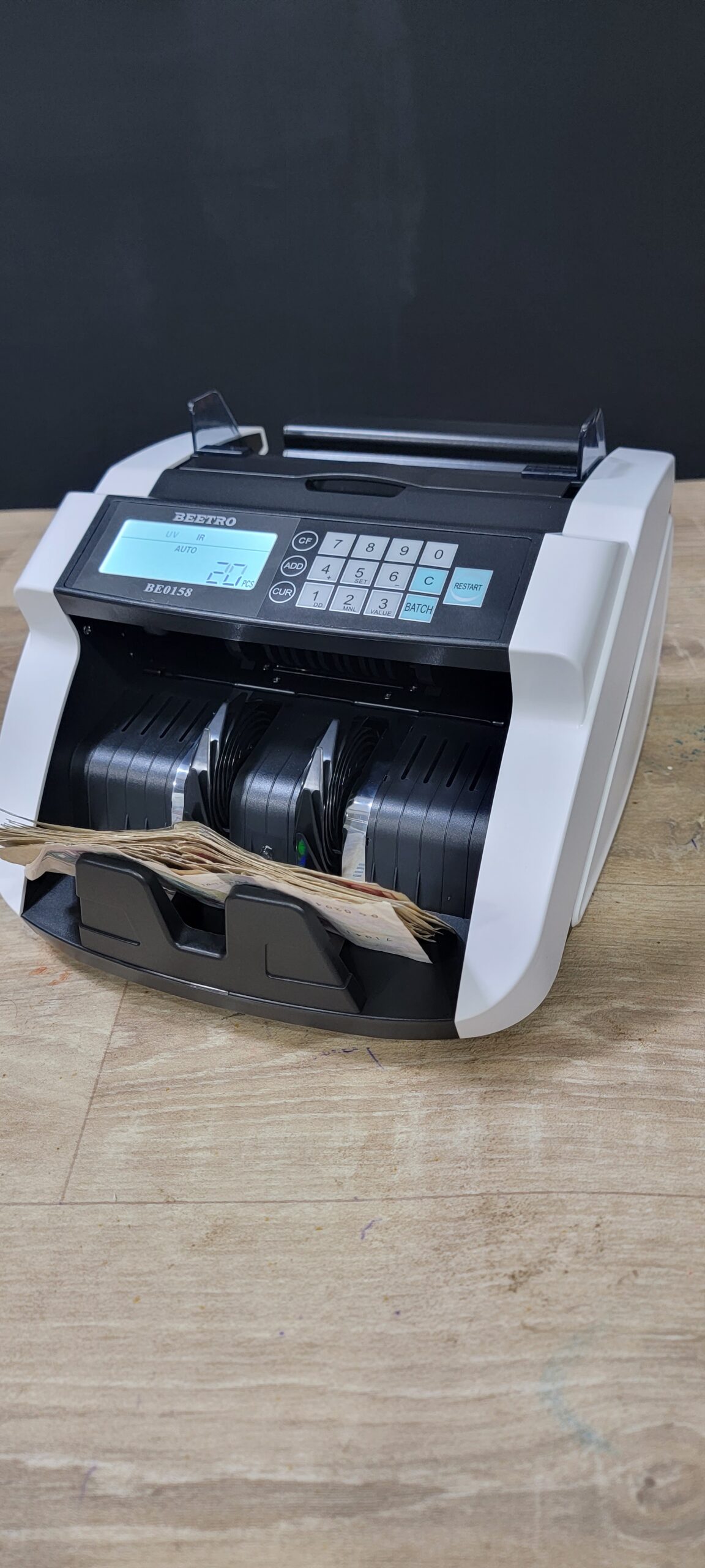 حاسبة نقود محمولة بطارية مدمجة قابلة للشحن  be158 - الصورة 5