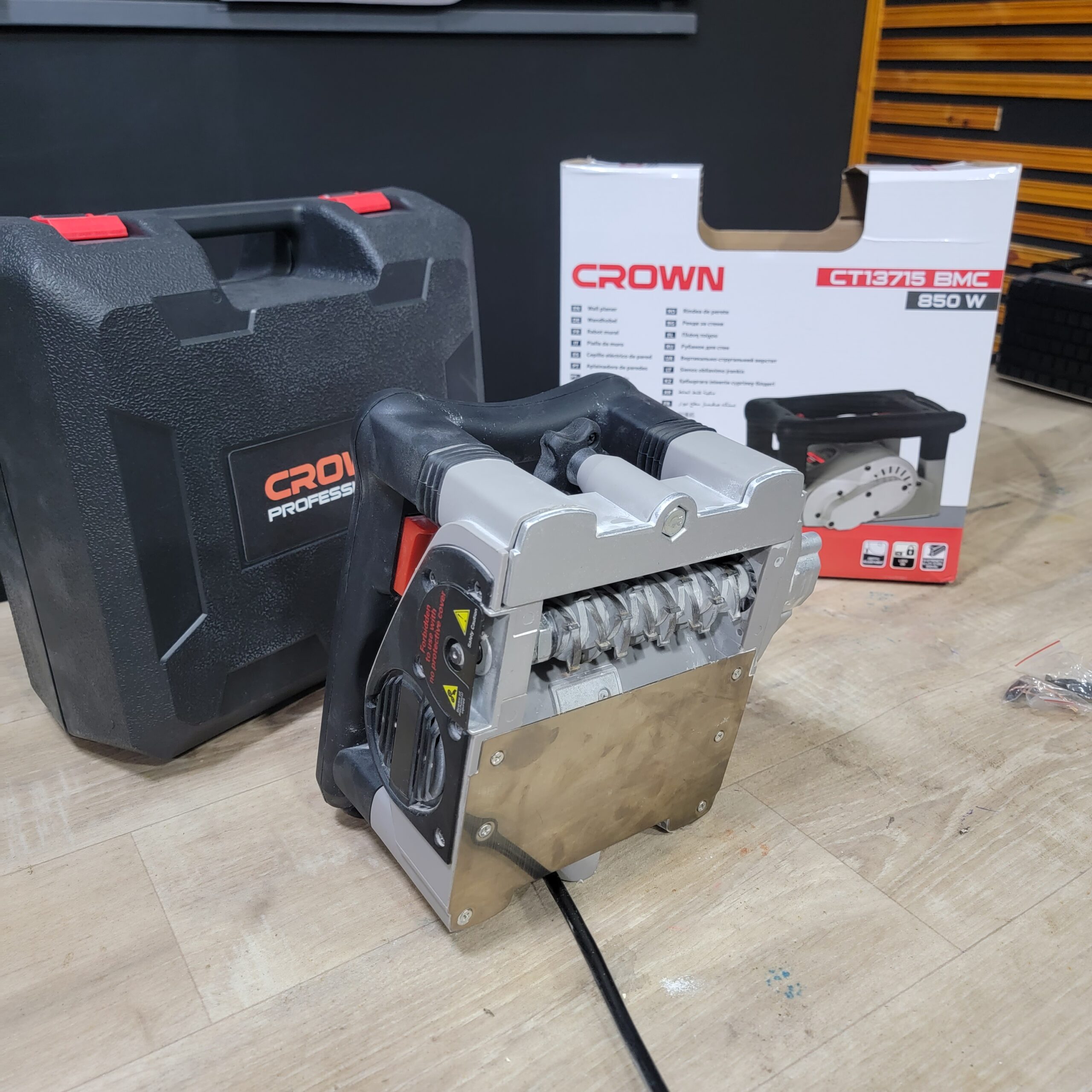 Raboteuse crown/آلة تقشير الجدران كراون ct13715