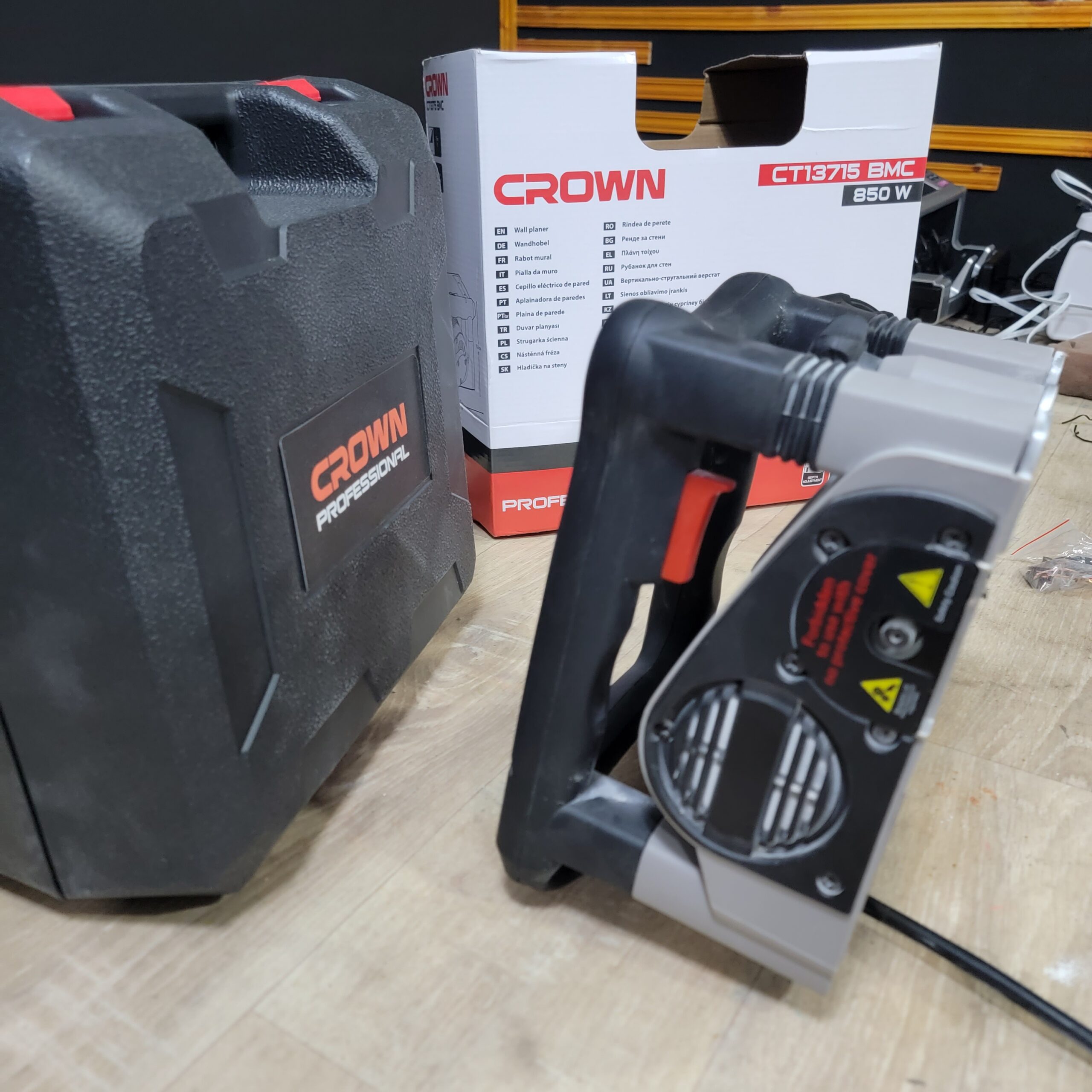 Raboteuse crown/آلة تقشير الجدران كراون ct13715 - الصورة 5