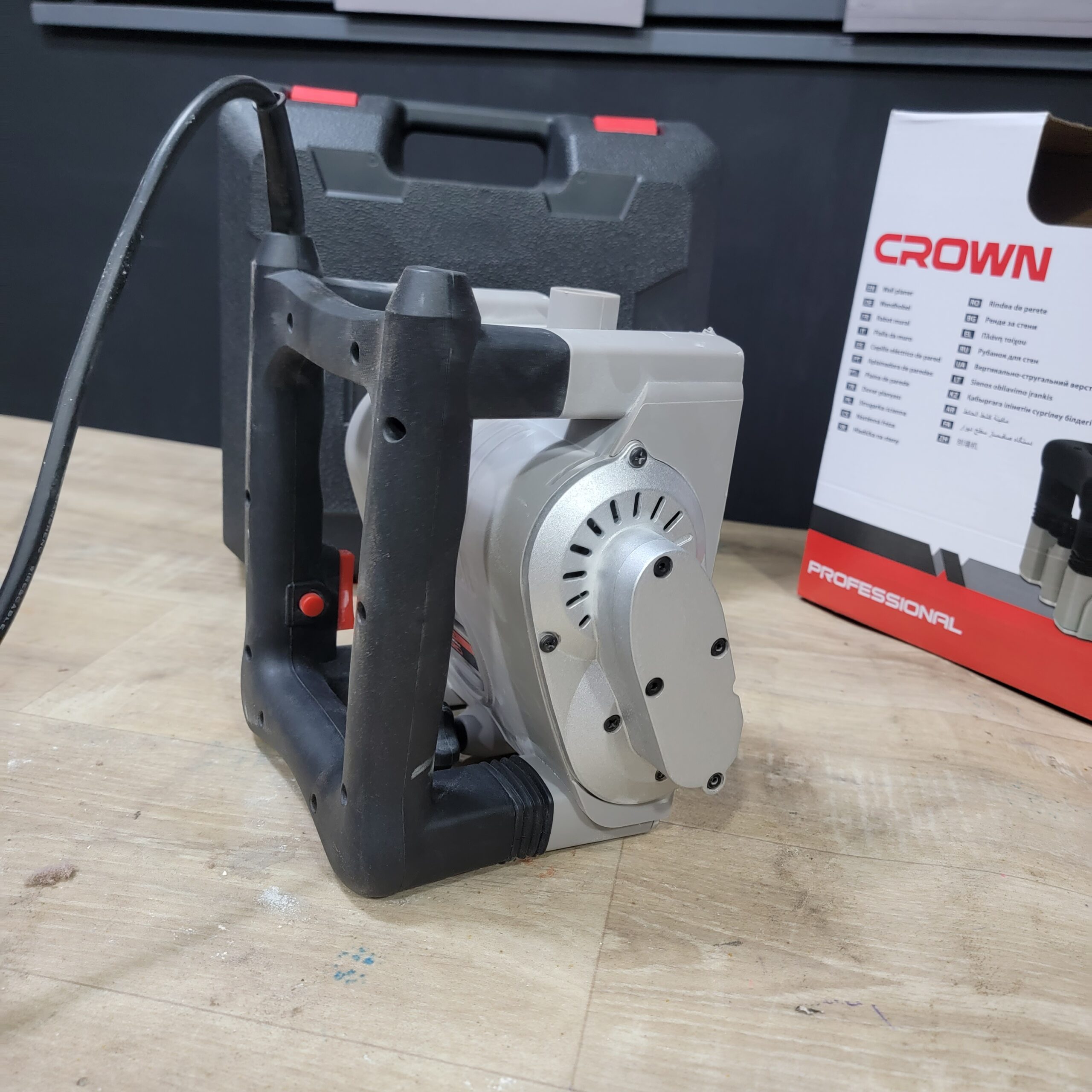 Raboteuse crown/آلة تقشير الجدران كراون ct13715 - الصورة 4