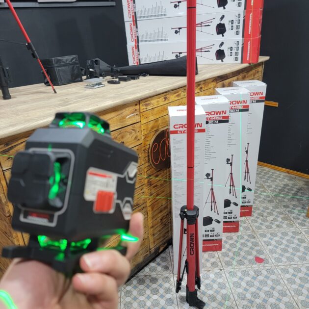 Niveau laser crown 4d avec perche 5m ct44150