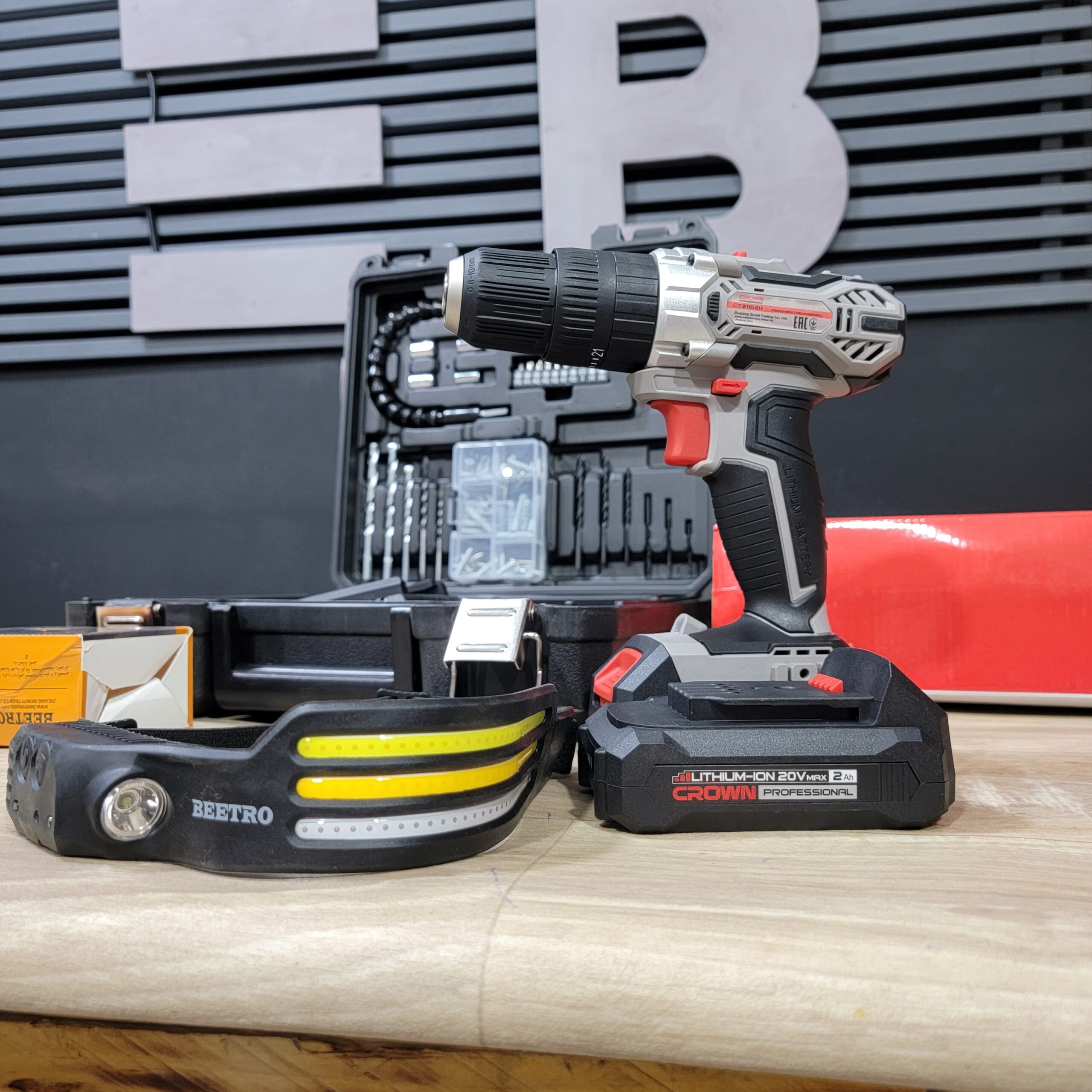 Pack viseuse crown 29 pcs et lamp led smart beetro