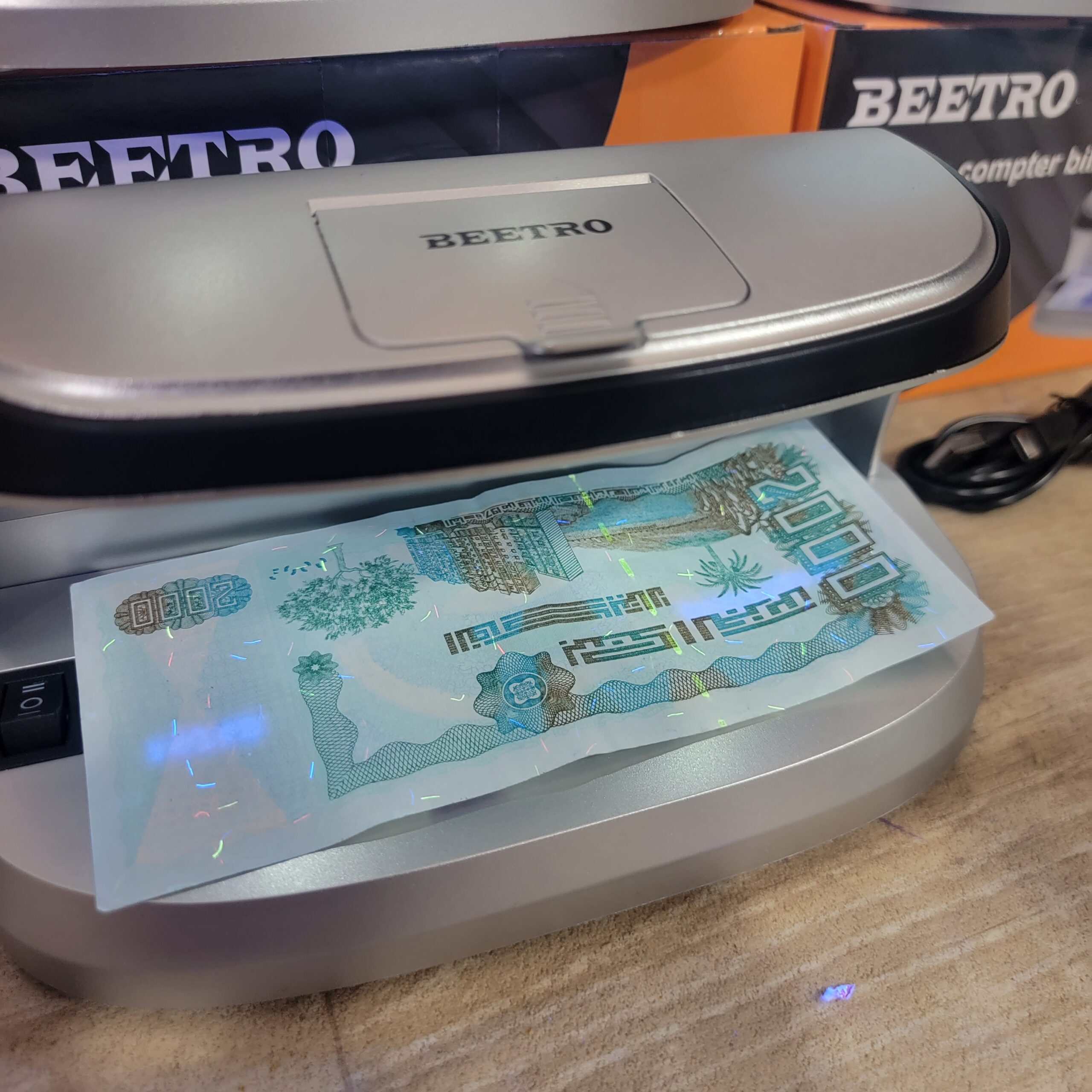 scanner faux billet BEETRO RECHARGEABLE/ماسح ضوئي كاشف التزوير BE0160 - الصورة 3