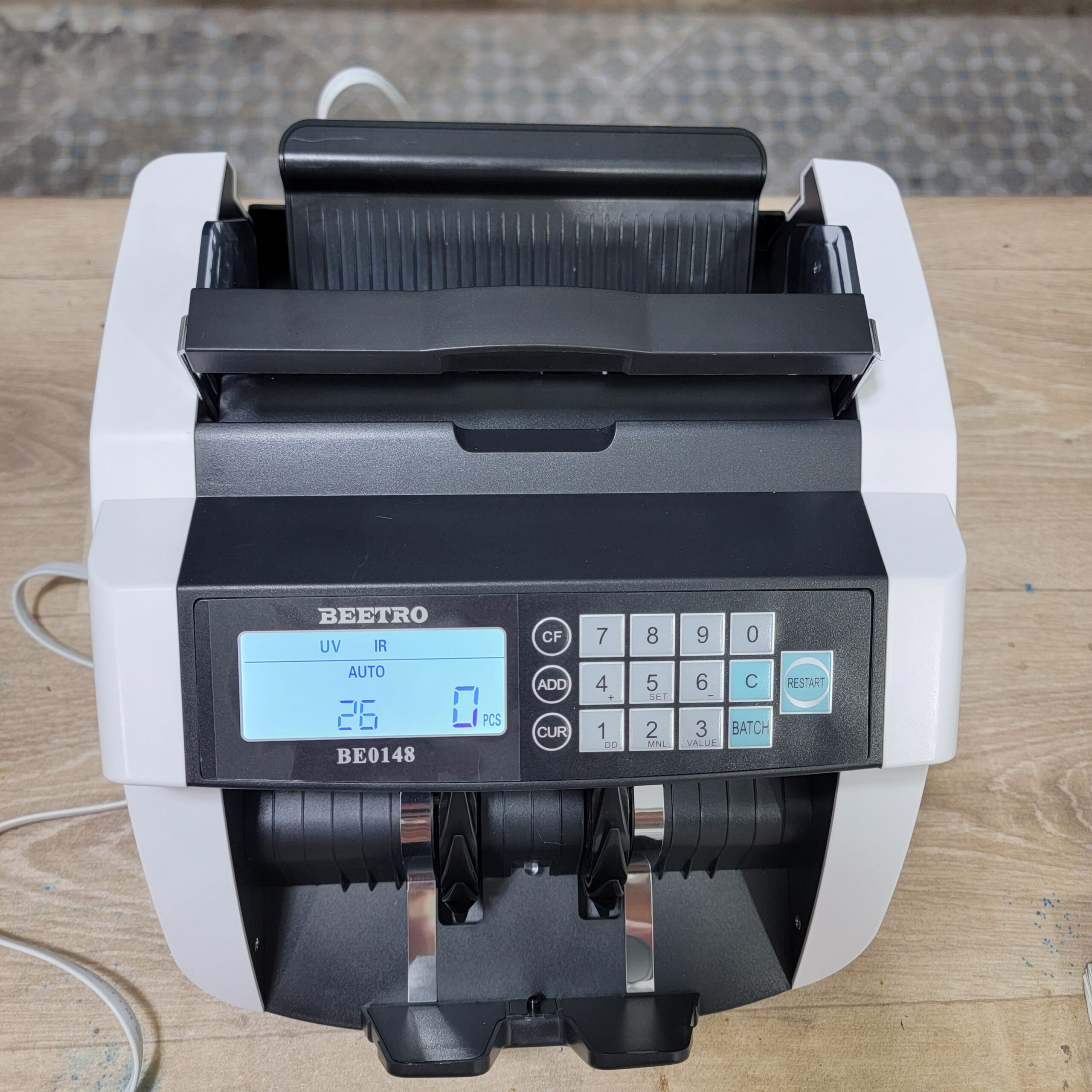 آلة حساب النقود و كشف التزوير متعددة المهام/bill counter be 148 Tkt - الصورة 4