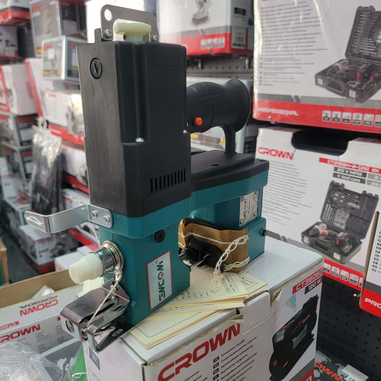 Machine à coudre les sacs portative EMCOM PP1001 210W - الصورة 2